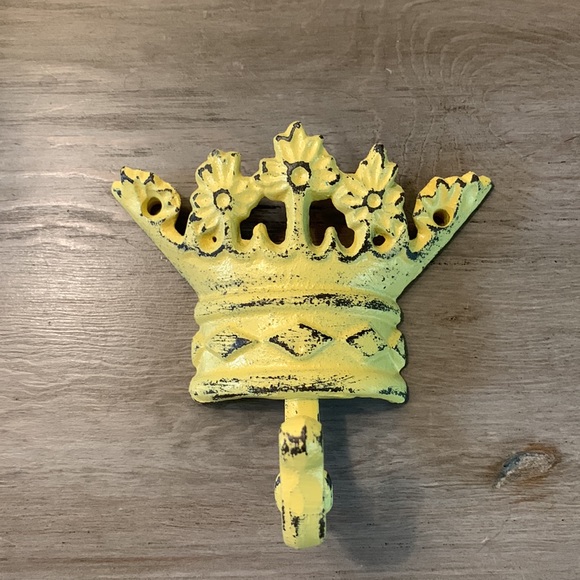 Pair of New Orleans Mardi Gras Spirit Crown & Fleur de Lis Hanging Hooks - Picture 2 of 13